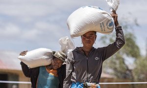 马达加斯加南部因干旱与饥饿而流离失所的百姓。
