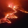 Lava do vulcão Monte Nyiragongo flui em direção à cidade de Goma, no leste da República Democrática do Congo
