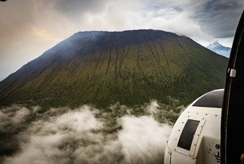 Dès les premières heures de l’éruption du volcan Nyiragongo, aux alentours de Goma, dans l’Est de la République démocratique du Congo, les hélicoptères et drones de la MONUSCO étaient dans les airs, avec les experts de l’Observatoire Volcanologique de Gom