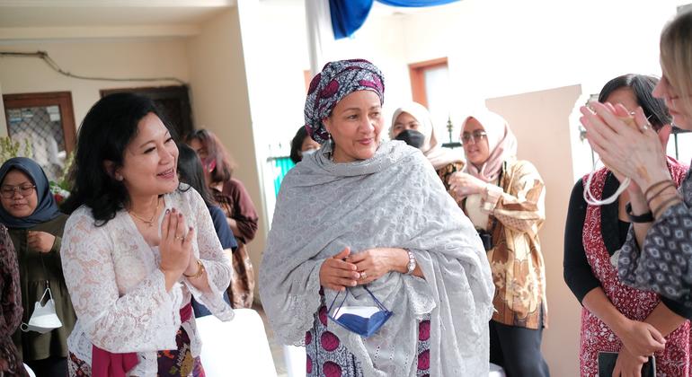 Первый заместитель Генерального секретаря ООН Амина Мохаммед встретилась с молодыми эко-активистами в Джакарте