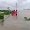 جرفت الأمطار الغزيرة البلدات والقرى والبنية التحتية في بنغلاديش.