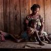 En el sur de Madagascar, azotado por la sequía, las familias desfavorecidas luchan a diario por conseguir alimentos y agua.
