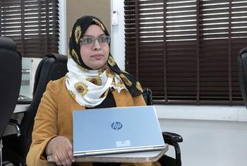 مي عبيد، عاملة في مركز خدمات تكنولوجيا المعلومات التابع للأونروا في غزة
