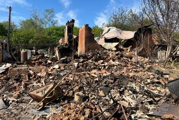 乌克兰东北部地区的关键基础设施和住宅区遭到严重破坏。