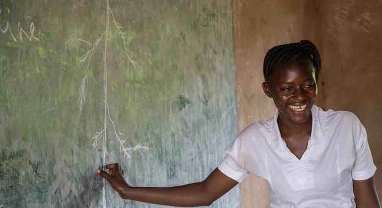 Yabanziri, une jeune mère de deux enfants, a pu retourner à l’école en République démocratique du Congo.