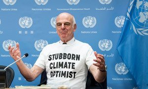 David Nabarro, co-facilitateur de la coalition des 'Solutions basées sur la nature' au Sommet Action Climatique, devant des journalistes au siège de l'ONU.