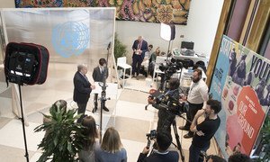 الأمين العام أنطونيو غوتيريش وإيدان غالاغر في بث مباشر على موقع انستغرام في مقر الأمم المتحدة قبيل انعقاد قمة العمل المناخي يوم الاثنين 23 أيلول/سبتمبر 2019.