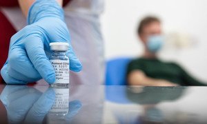 牛津大学开发的冠状病毒疫苗据说有高达90%的效果。