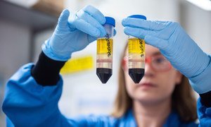 牛津大学与制药企业阿斯利康共同研发的新冠疫苗今天公布了初步临床试验数据。