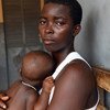 Manusura wa ukatili wa kijnsia ambaye anasaidiwa na misaada ya kijamii kijiji cha Bouaké, nchini Côte d'Ivoire.