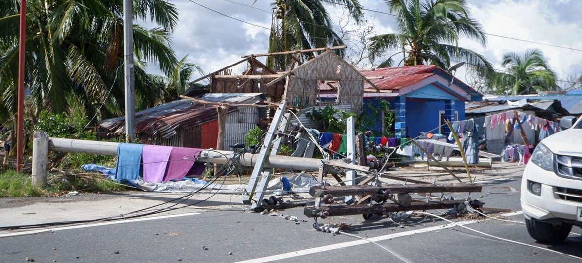 Le typhon Rai a laissé une traînée de destruction aux Philippines.