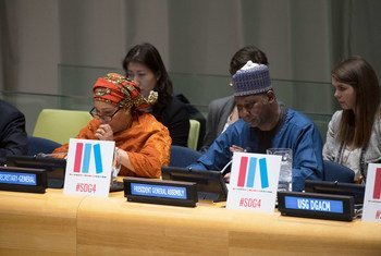 أمينة محمد نائبة الامين العام للأمم المتحدة(يسار)، ورئيس الجمعية العامة للأمم المتحدة تيجاني محمد باندي، خلال الحوار التفاعلي رفيع المستوى، الذي عقد في مقر الأمم المتحدة في نيويورك، بمناسبة اليوم الدولي للتعليم.