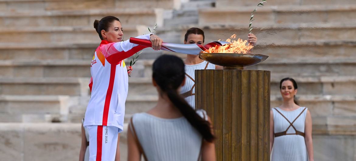 2022年北京奥运圣火交接仪式在希腊雅典举行。