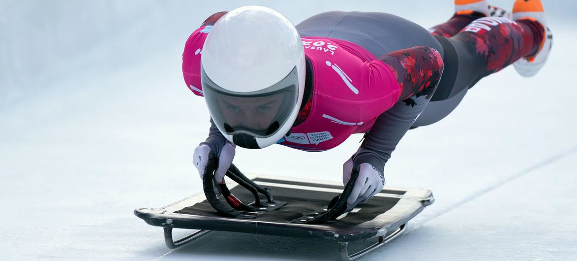 Un atleta preparándode para los Juegos Olímpicos de Pekín en la modadlidad de trineo simple.