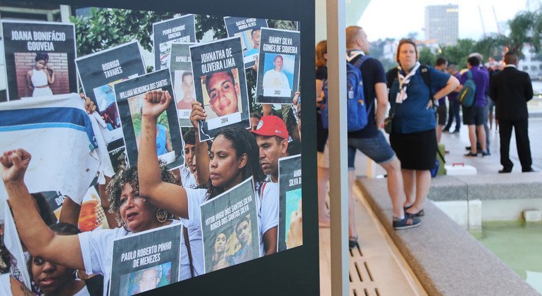 L'exposition 'Si les rues étaient à nous, notre voix, nos droits, notre avenir' dans un musée de Rio de Janeiro.