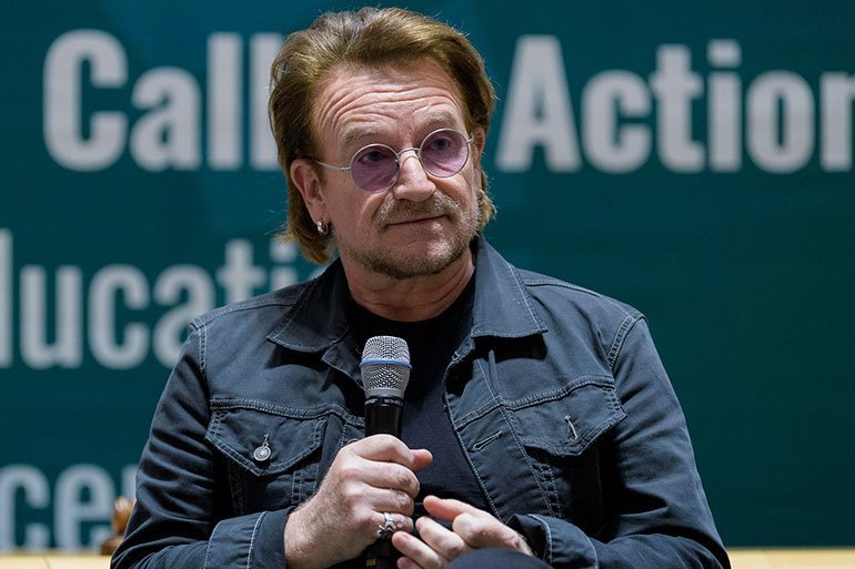 Солист группы U2 и соучредитель кампании «ONE», Боно выступает с речью на открытии «The Drive for Five: призыв к действию для образования девочек-подростков».