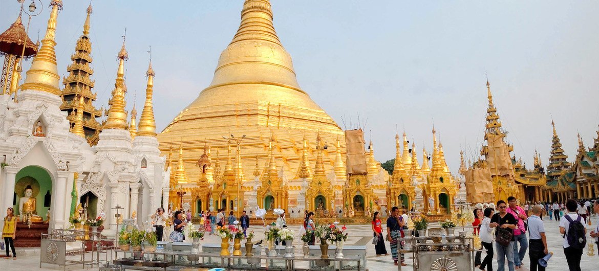 缅甸仰光的寺院正在举行佛教仪式（2013年5月图片）。