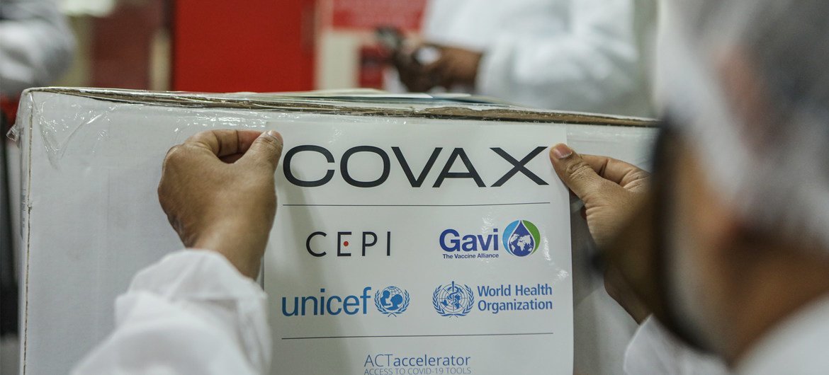 कोवैक्स कार्यक्रम के तहत, कोविड-19 वैक्सीन की पहली खेप, भारत से घाना भेजने की तैयारी, 23 फ़रवरी 2021. भारत के सीरम संस्थान में लाइसेंस के तहत वैक्सीन बनाई जा रही है.