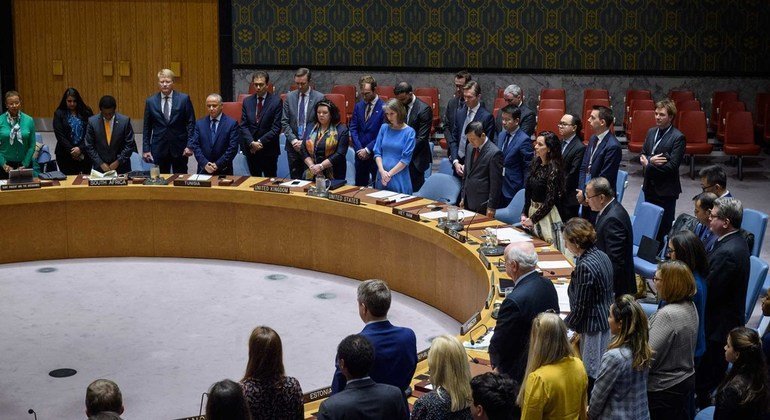 The UN Security Council observes a moment of silence in memory of former Secretary-General Javier Pérez de Cuéllar.