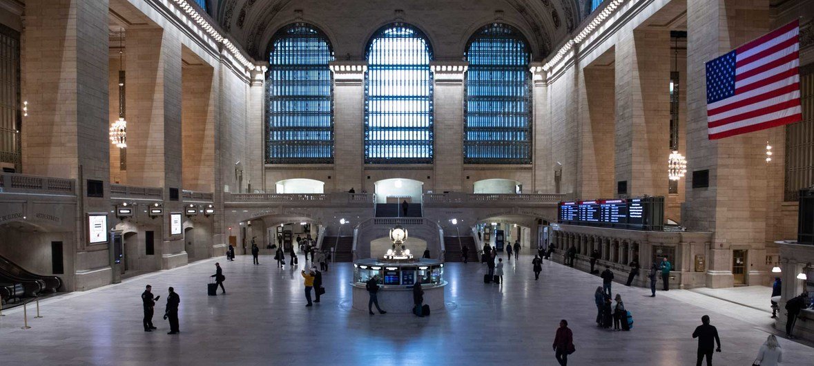 疫情之下，纽约中央火车站人流稀少。