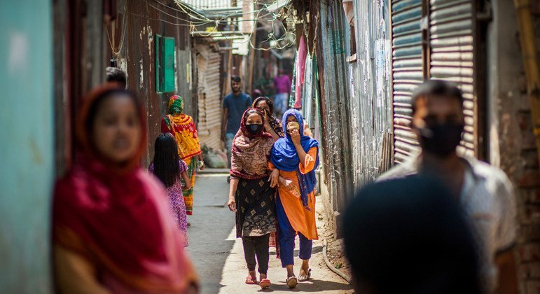 الأمم المتحدة في بنغلاديش تعطي الأولوية لتوفير خدمات لضحايا العنف القائم على الجنس في المجتمعات المتضررة من كوفيد-19.