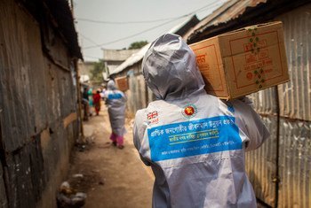 बांग्लादेश में कोविड-19 का मुक़ाबला करने के लिए यूएनडीपी ने यूके एड के सहयोग से शहरी इलााकों में लगभग 50 हज़ार ग़रीब परिवारों की मदद के लिए सहायता सामग्री मुहैया कराई है.