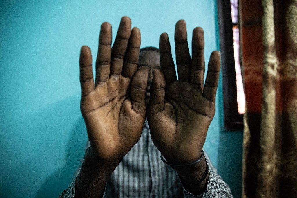 Abdul, de Darfur, se vio obligado a vivir en una casa en Libia y a trabajar. Ahora busca asilo.