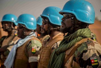 قوات حفظ السلام مع بعثة الأمم المتحدة في مالي (مينوسما) خلال دورية في كونو.