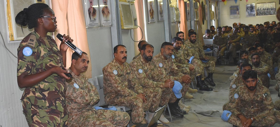 Kenyan peacekeeper Steplyne Nyaboga conducts basic gender training for Pakistani troops in Darfur.  (file)