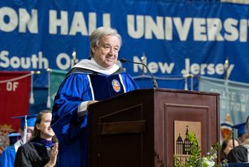 منحت جامعة سيتون هول في نيويورك الأمين العام للأمم المتحدة درجة الدكتوراة الفخرية.