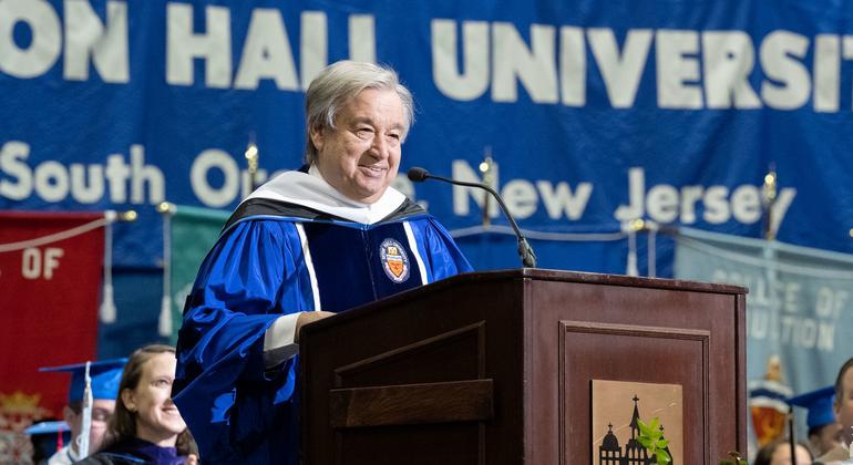 O secretário-geral da ONU, António Guterres, recebe um título honorário da Universidade Seton Hall, em Nova Jersey, nos Estados Unidos
