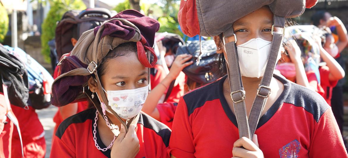 Les écoliers de Bali pratiquent la préparation au tsumani.