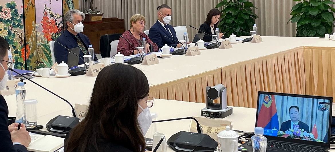 Michelle Bachelet, Alta Comisionada de las Naciones Unidas para los Derechos Humanos, asiste a una reunión virtual con el Viceministro Du Hangwei del Ministerio de Seguridad Pública, en su visita a Guangzhou, China.