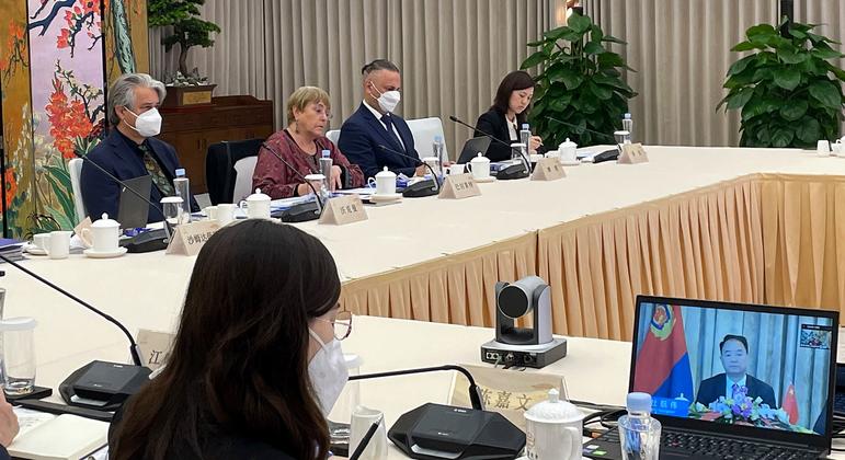 Michelle Bachelet, Alta Comisionada de las Naciones Unidas para los Derechos Humanos, asiste a una reunión virtual con el Viceministro Du Hangwei del Ministerio de Seguridad Pública, en su visita a Guangzhou, China.