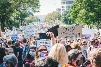 Марш сторонников прав на аборт в Вашингтоне, округ Колумбия, в октябре 2021 года.