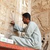埃及开罗的工作人员正在修复古迹。
