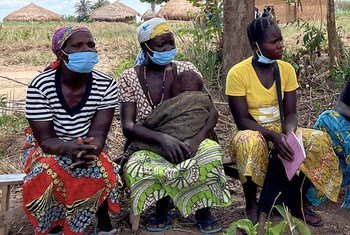 在刚果民主共和国的伊图里，妇女们正面临着保护她们的孩子免受鼠疫困扰的挑战。
