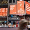 Des panneaux publicitaires présentant les Objectifs de développement durable (ODD) à Times Square, à New York. (19 septembre 2019)