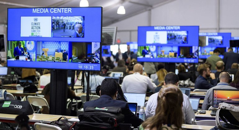 Des journalistes au centre de presse du siège de l'ONU lors de la 74ème session de l'Assemblée générale.