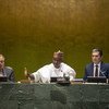 Генсек ООН Антониу Гутерриш, председатель 74-ой сессии ГА ООН Тиджани Мухаммад-Банде и замгенсека ООН Мовсес Абелян на открытии сессии Генассамблеи ООН, сентябрь 2019 г.