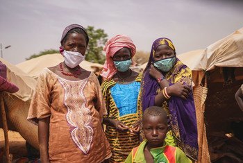 In Niger attacks by armed groups have been on the rise, exacerbating the plight of communities reeling under the impact of the pandemic. Pictured here, a woman with members of her family, who were forced to flee their homes due to violence and insecurity.