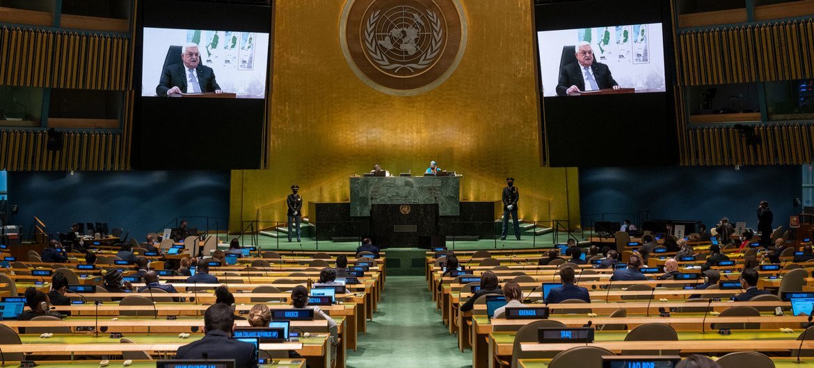 الرئيس الفلسطيني، محمود عباس، متحدثا، عبر الفيديو، في مداولات الدورة 76 للجمعية العامة للأمم المتحدة.