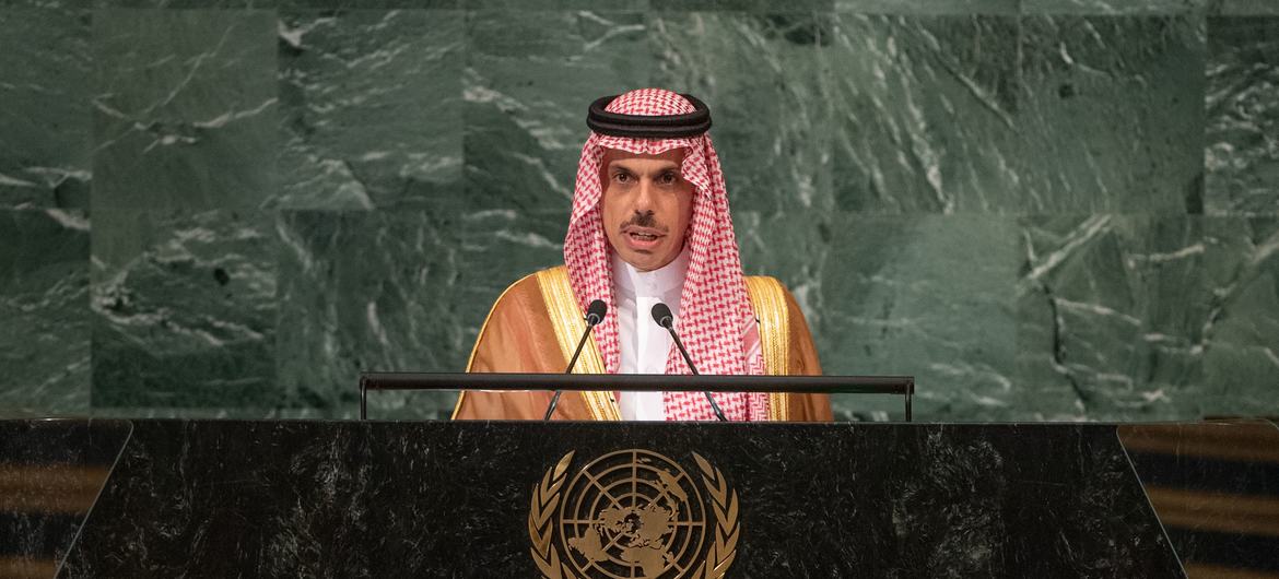 وزير خارجية المملكة العربية السعودية الأمير فيصل بن فرحان بن عبد الله آل سعود يخاطب المناقشة العامة للدورة السابعة والسبعين للجمعية العامة.
