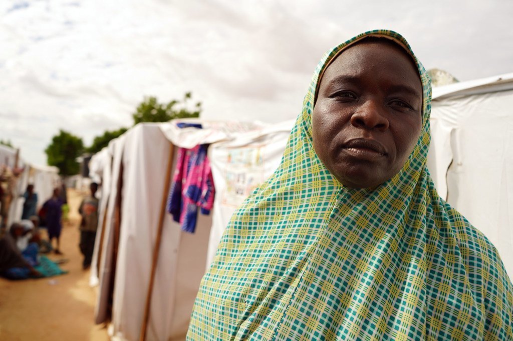 Une femme dans un camp de personnes déplacées à Maiduguri, dans l'Etat de Borno, au Nigéria.