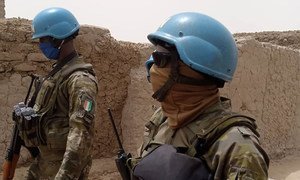 Des casques bleus du contingent ivoirien de la MINUSMA en patrouille dans la région de Tombouctou au Mali