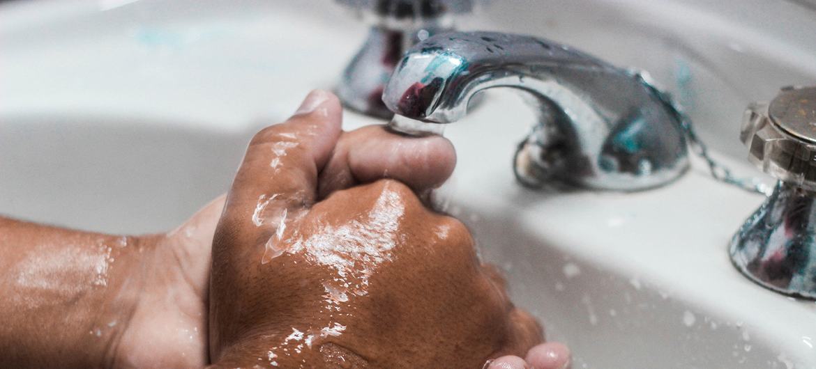 Ações simples como lavar as mãos são essenciais para evitar infecções hospitalares. 