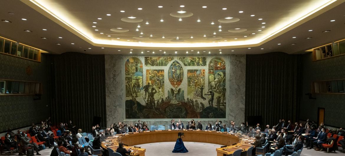 यूएन सुरक्षा परिषद में, यूक्रेन मुद्दे पर रूस की निन्दा करने वाले प्रस्ताव पर मतदान का एक दृश्य. 25 फ़रवरी 2022