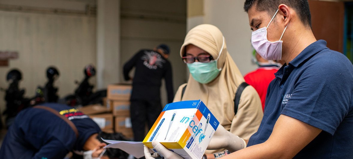 Equipamento sendo distribuído pelo Unicef na Indonésia 