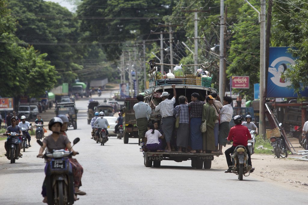 缅甸曼德勒地区的移民劳工正在上班路上（资料图片）。