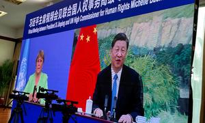 Michelle Bachelet, Alta Comisionada de las Naciones Unidas para los Derechos Humanos, asiste a una reunión virtual con el presidente chino Xi Jinping en su visita a Guangzhou, China.